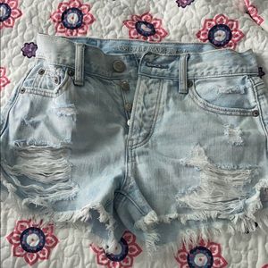 Light washed high wages Jean short shorts
